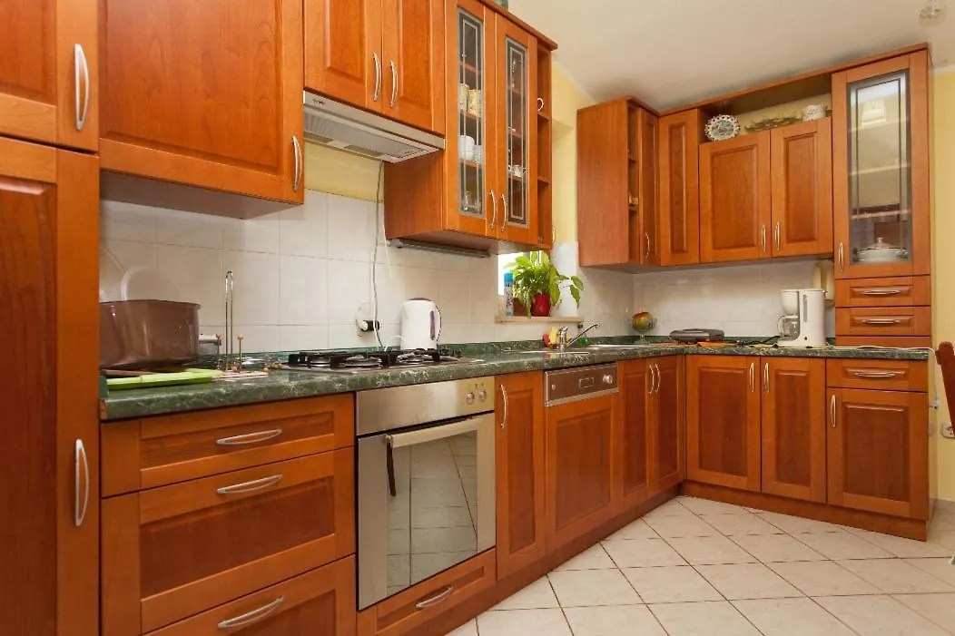 LižnjanHouse Gordana For 6-8 Persons With New Jacuzzi And Swimming Pool别墅