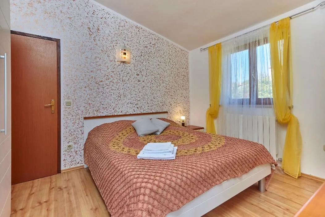 House Gordana For 6-8 Persons With New Jacuzzi And Swimming Pool Villa Liznjan